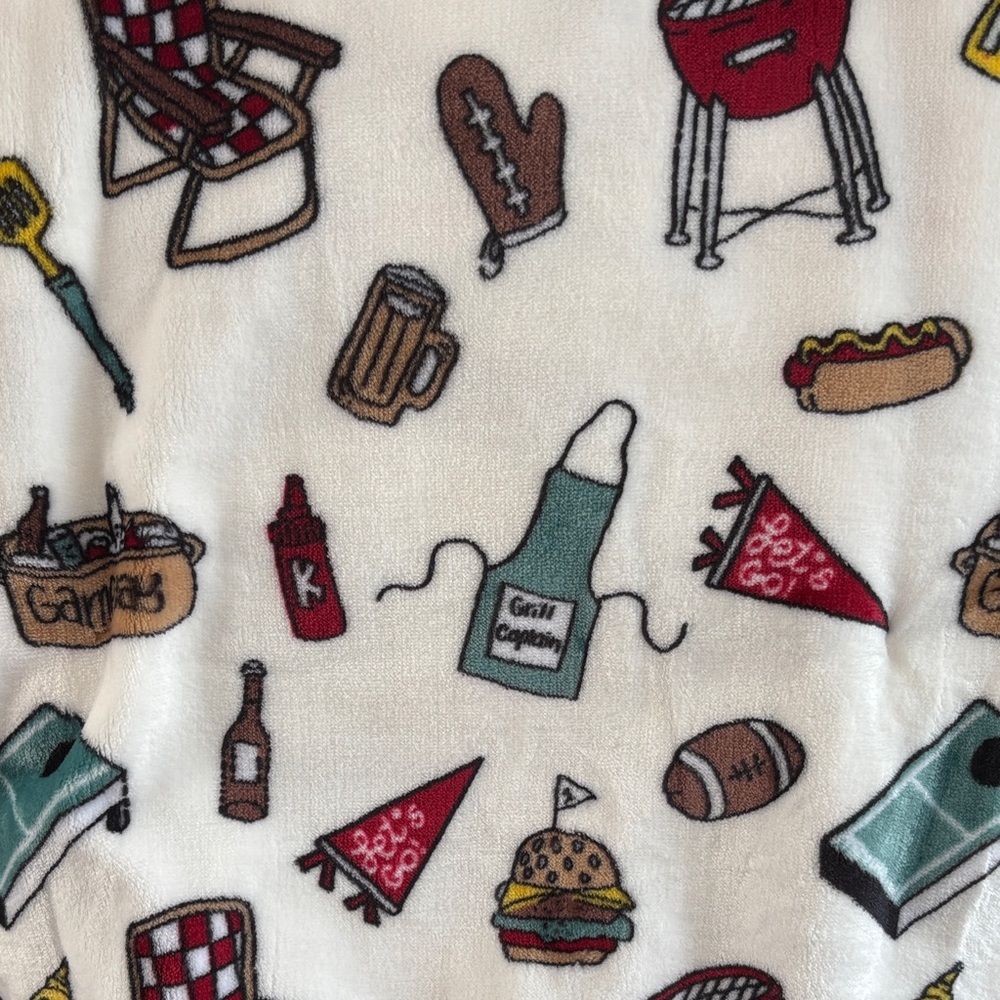 🏉 Football Themed Cozy Plush Throw Blanket 🏈 - Picture 3 of 3